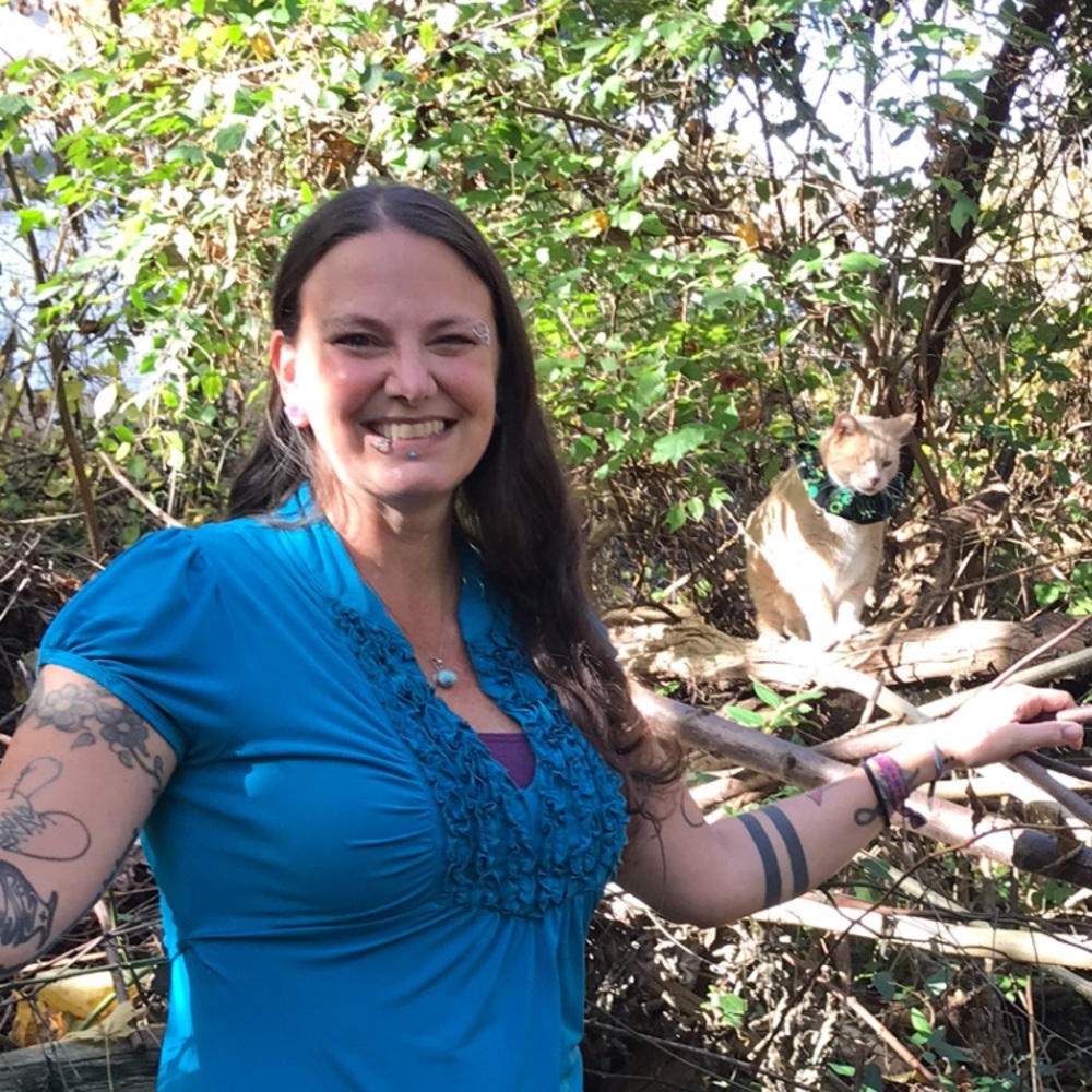 Meet your Posher, Lara